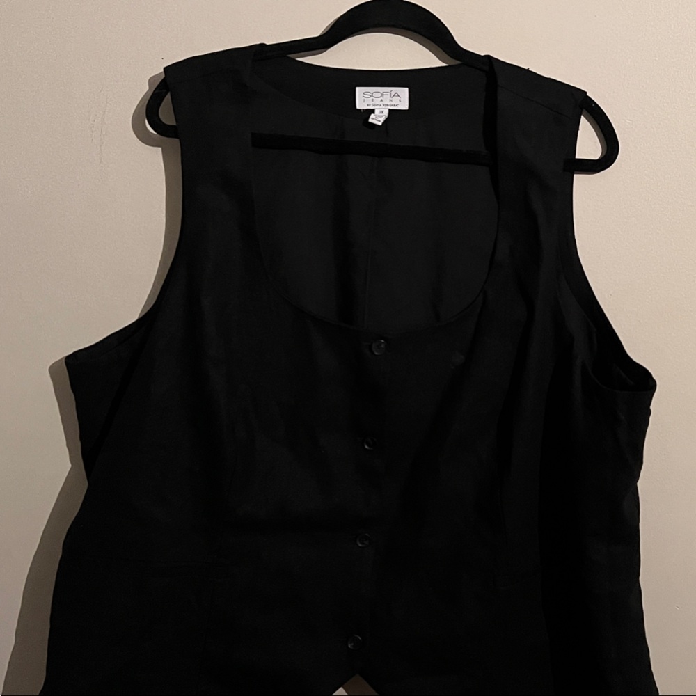 Sofia by Sofia Vergara Black Sleeveless Top